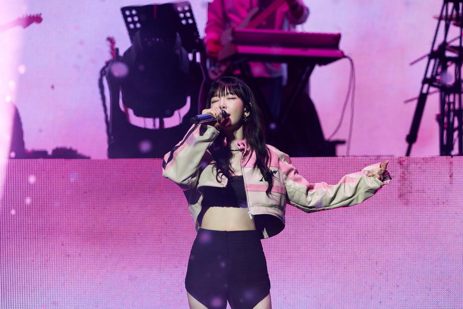 太妍的戰衣亦是要大讚,可甜可辣。