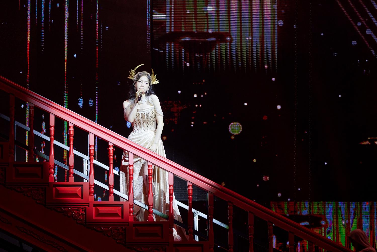 太妍的演唱會舞台,充滿機關,設計極為精緻。