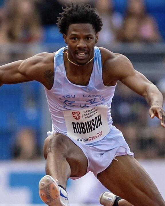 他只好放棄遮掩,專注加速衝刺。(X)