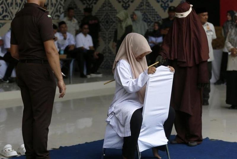 用刑現場有安排醫生隨時掌握受刑人身體狀況,允許「分期付款」。(X)