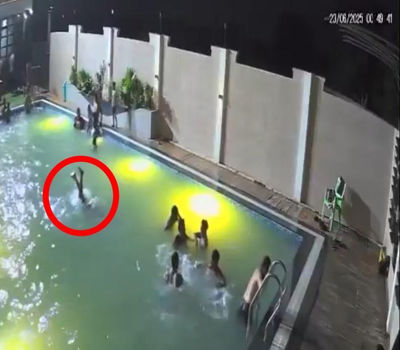 Singh惟不久開始在水裡不斷掙扎,期間還曾雙腳伸出水面。(X)