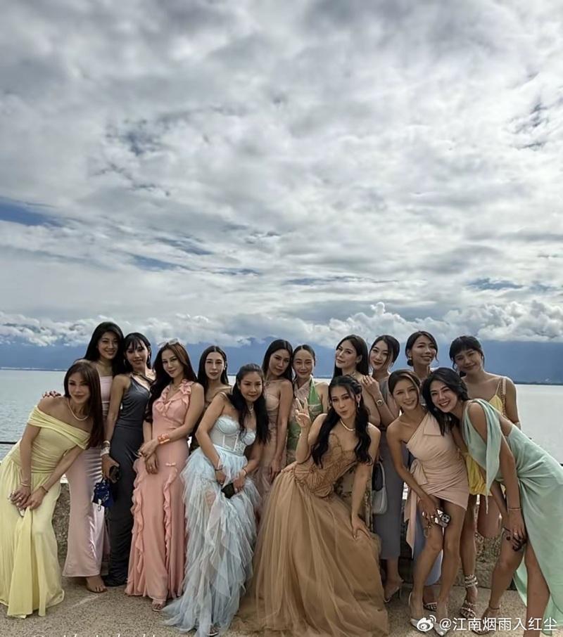 一眾靚靚姊妹與新娘子影張幸福大合照。