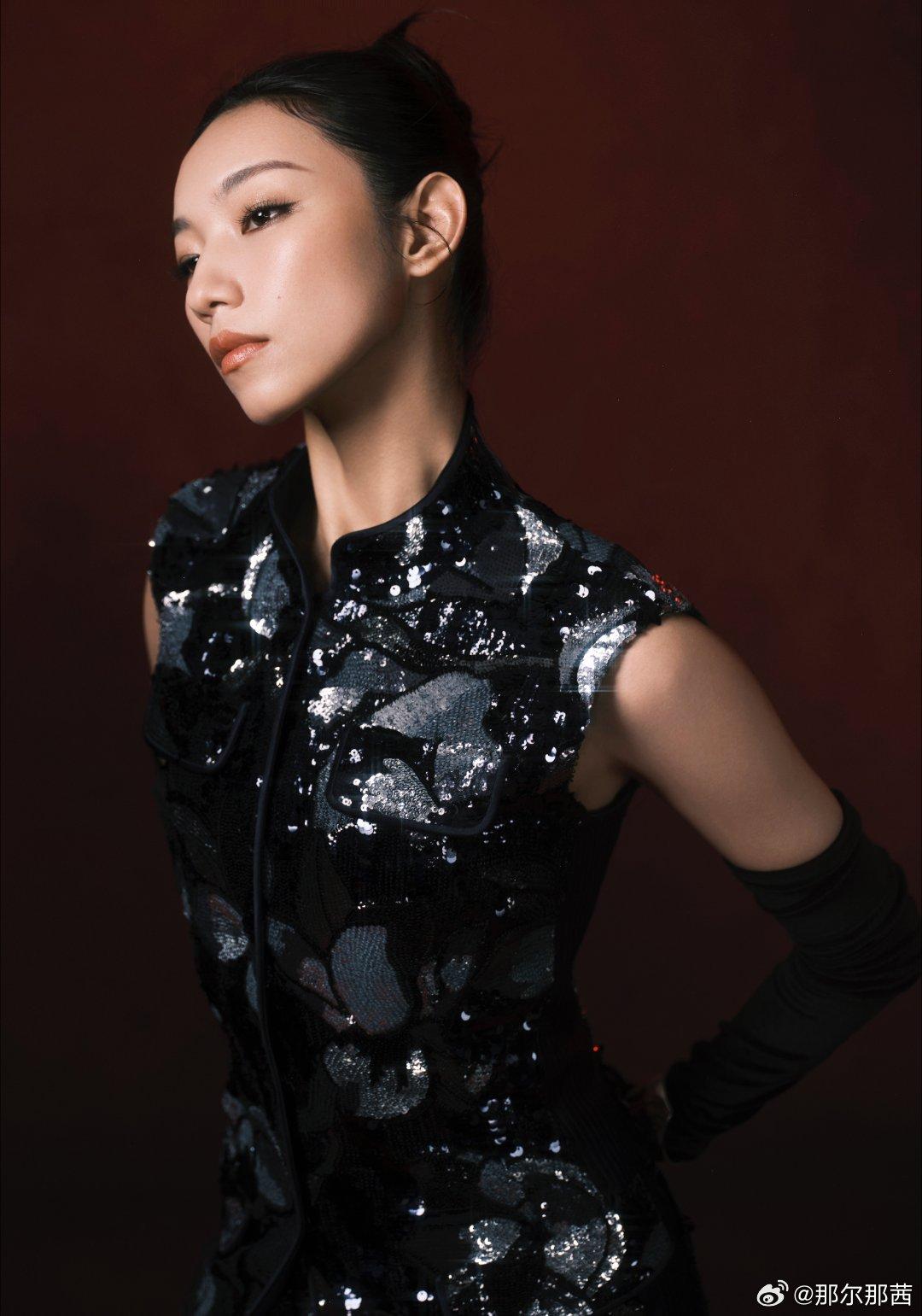 《長安的荔枝》飾演胡商商會會長的內蒙古女星那爾那茜。