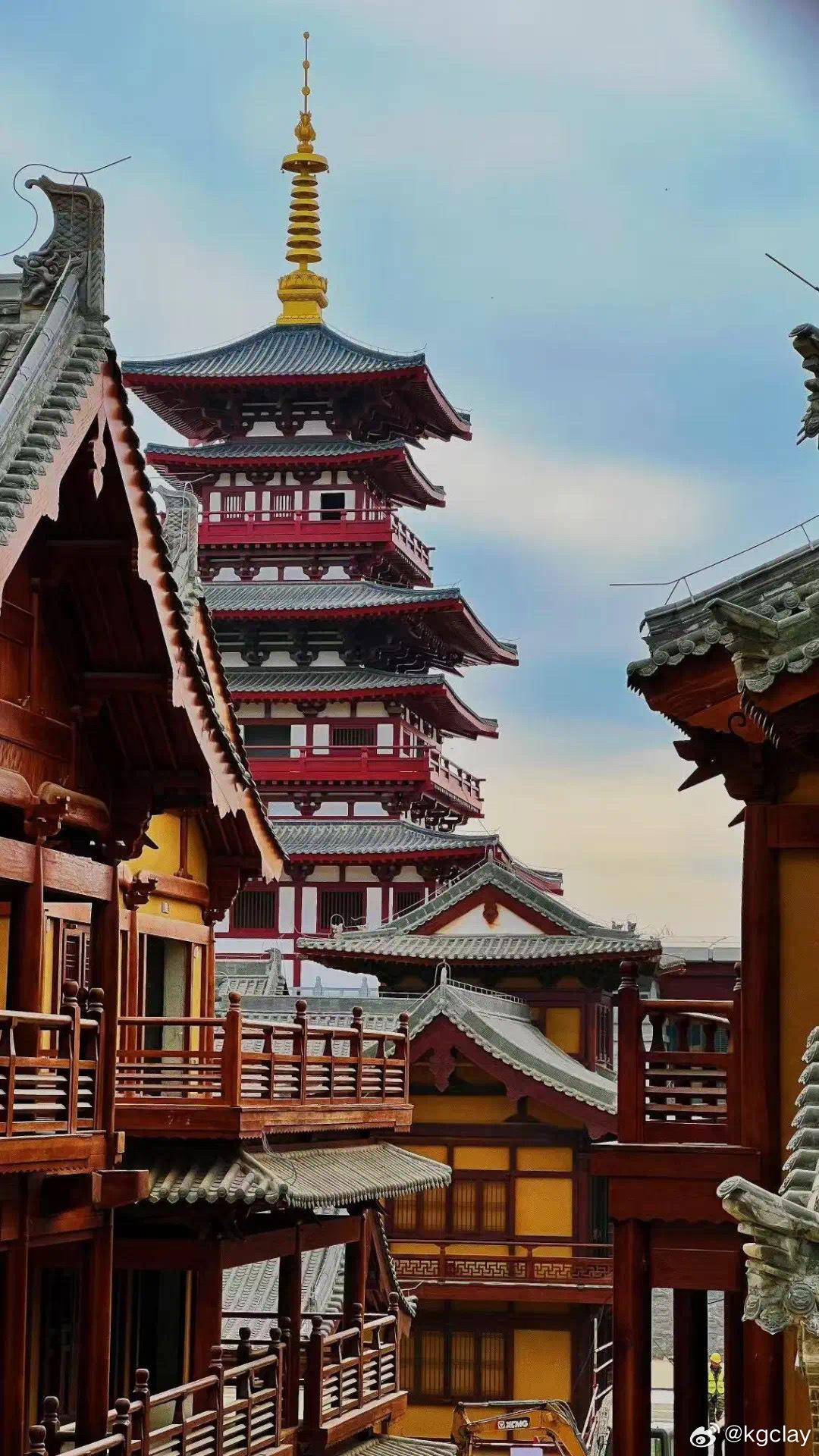 湖南張家界市的大庸古城打卡照,不時被放上小紅書。