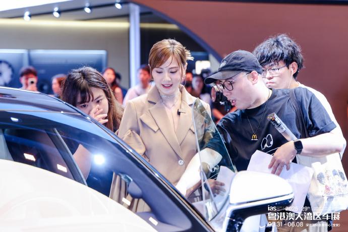 朱晨麗也有出席車展。