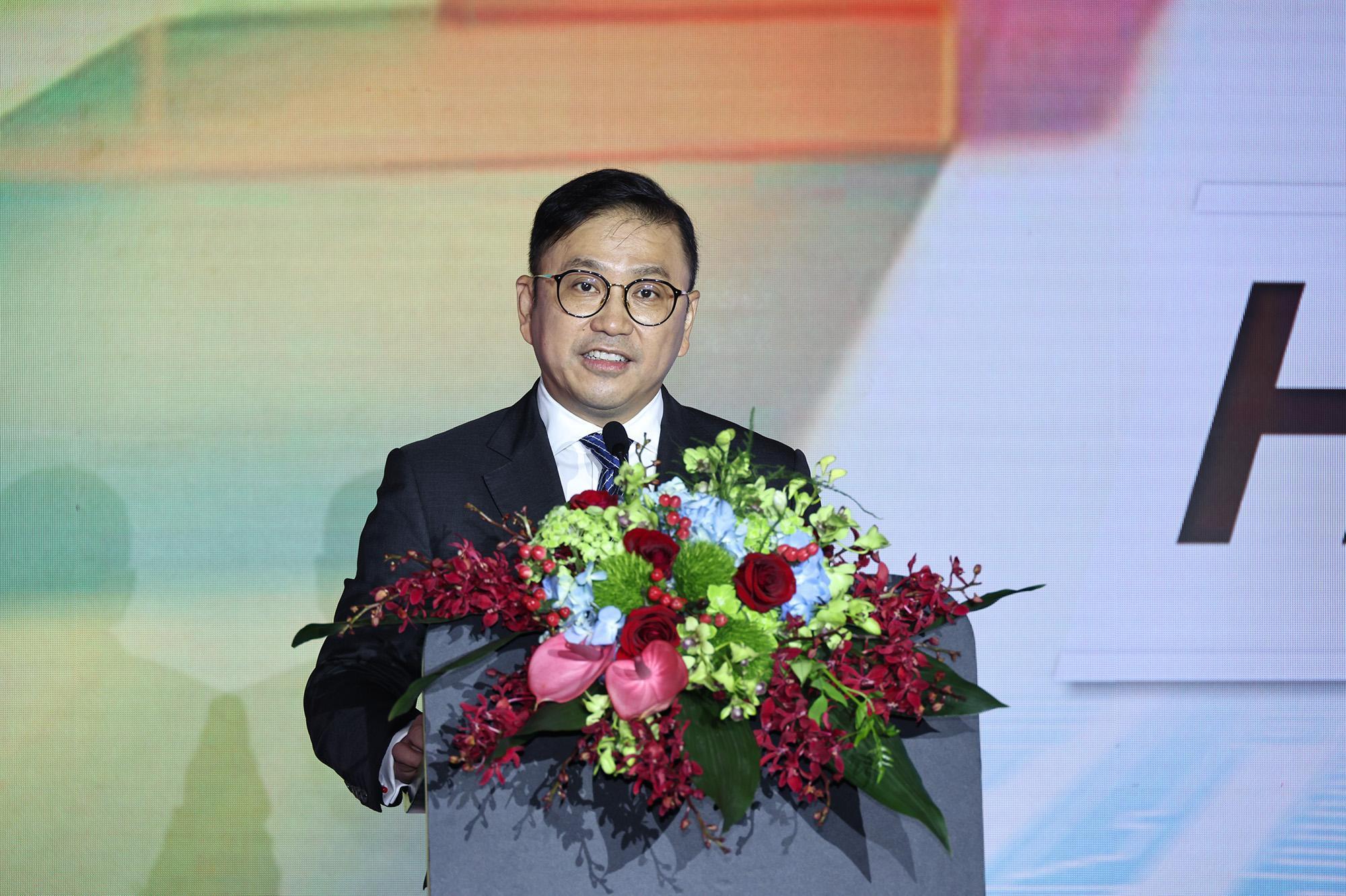 TVB行政主席許濤指,公司將嘗試新技術,將經典片合成多國語言視頻,投放在其他市場。(資料圖片)