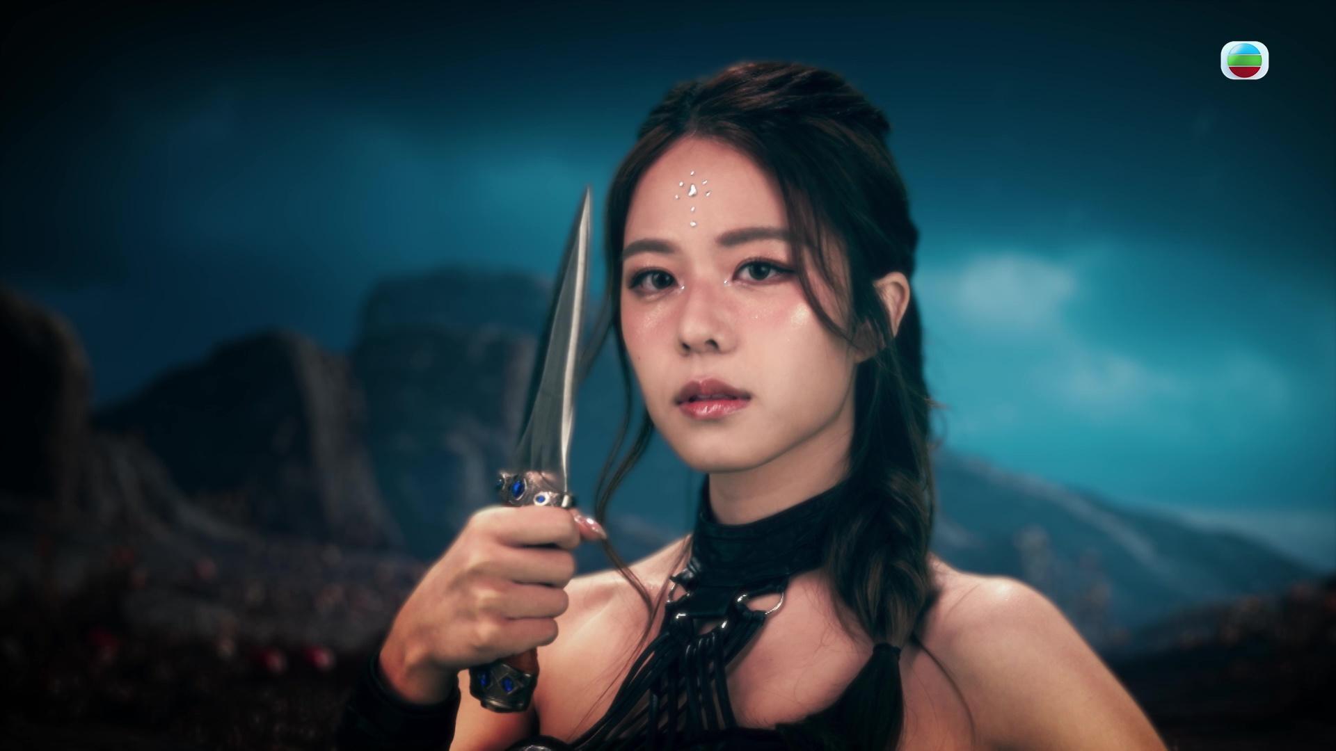 馮盈盈、宋宛穎、莊子璇化身「戰狼300」大戰巨型食物。