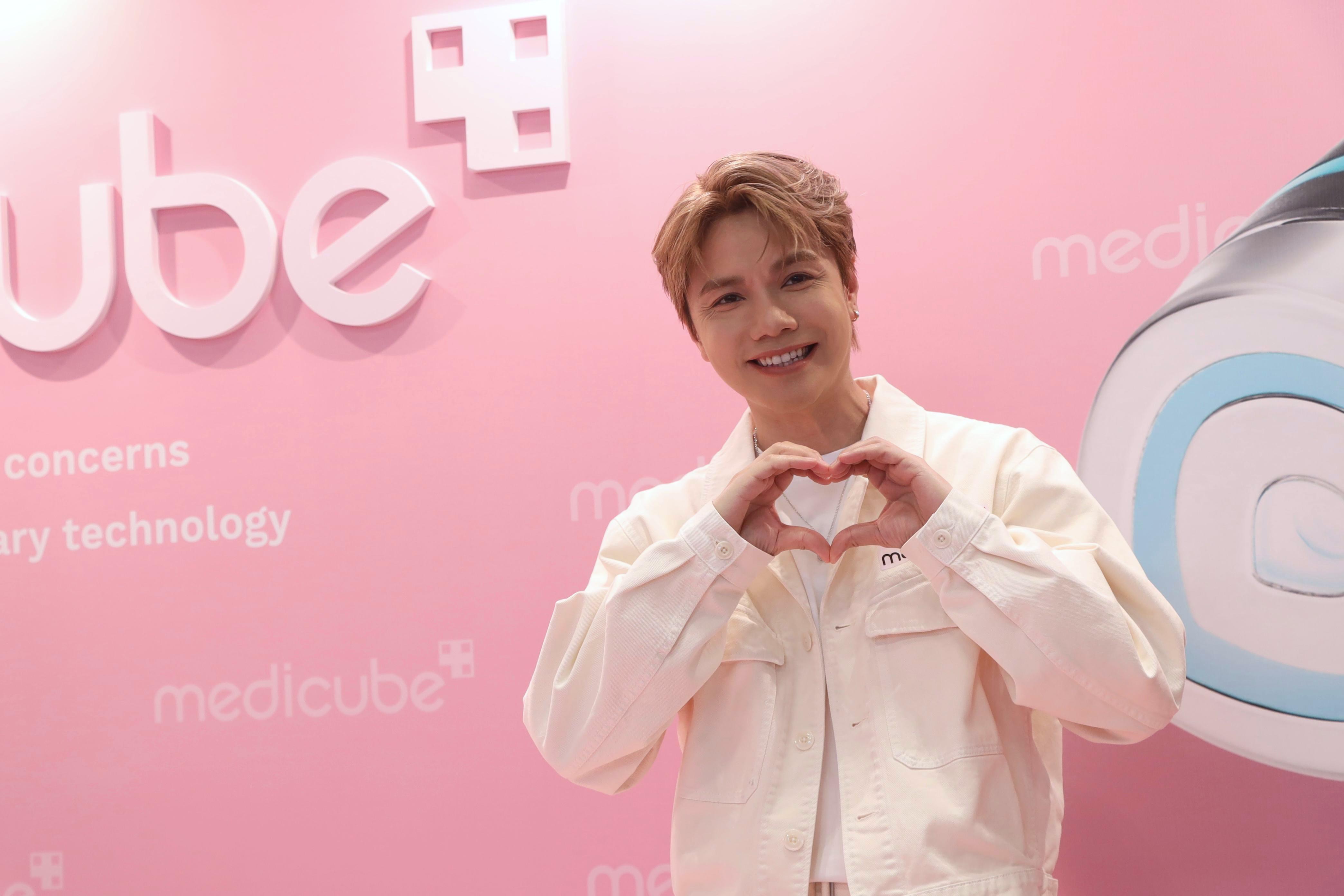 張敬軒笑言為Tyson Yoshi獻出第一次,遠赴外地出席婚禮。