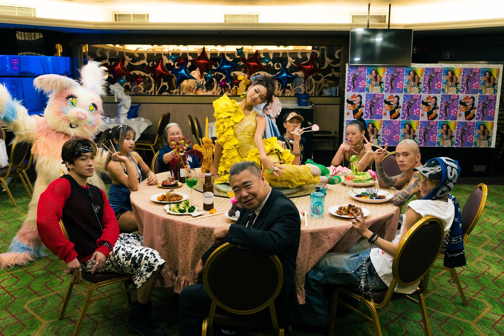 JACE陳凱詠推出全新跳唱歌曲《SWITCH》MV,於老字號茶樓取景。