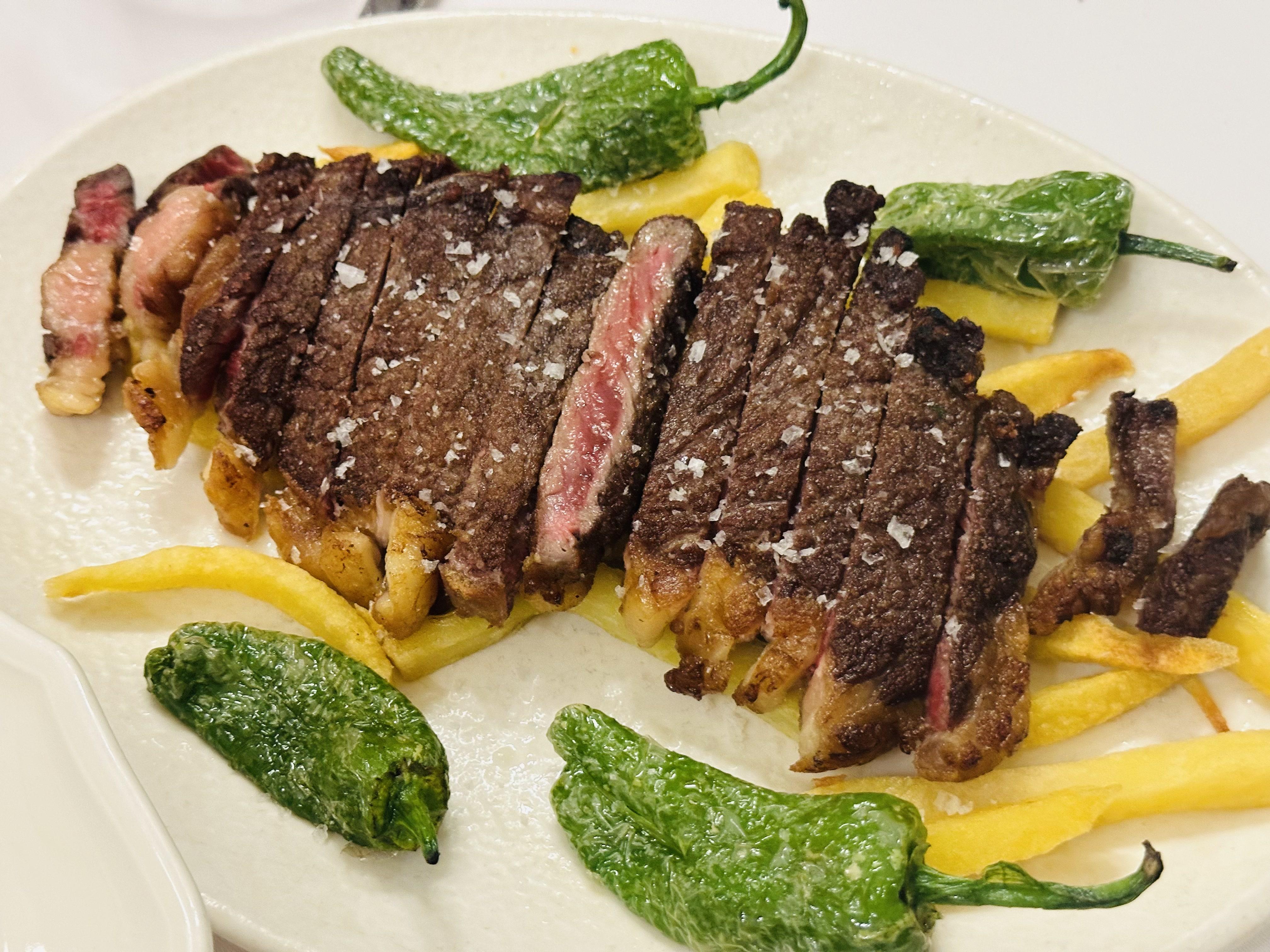 El Landó的燒牛扒很有名,不是很具特色,但肉味濃又多汁,成為人人都愛的comfort food。