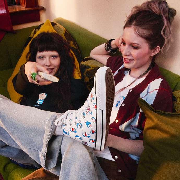 CONVERSE x多啦A夢Chuck Taylor All Star,女孩穿上一樣充滿童趣。