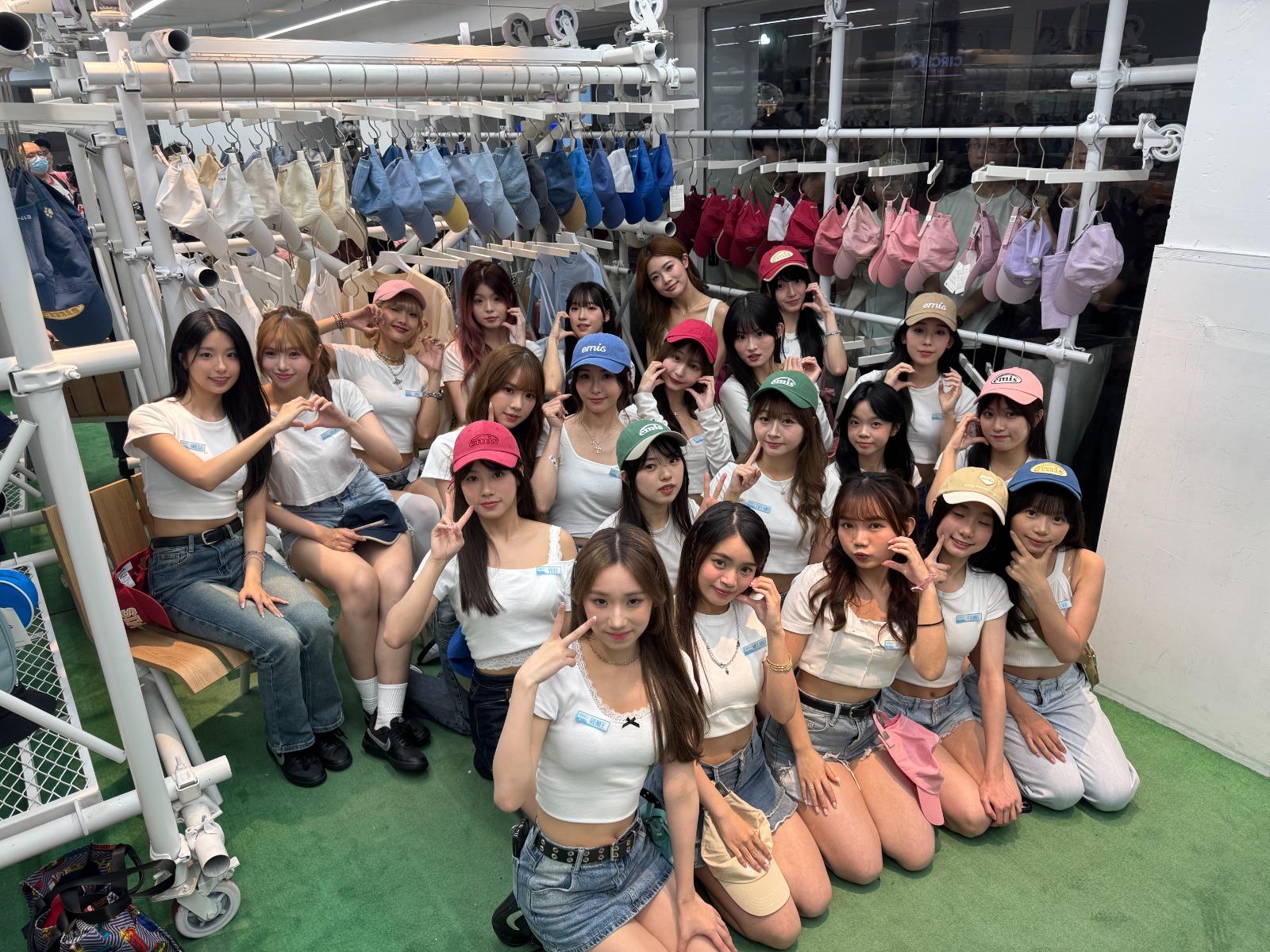 22位練習生於店內選擇喜愛商品,她們一致表示「喜愛簡約的韓風」。