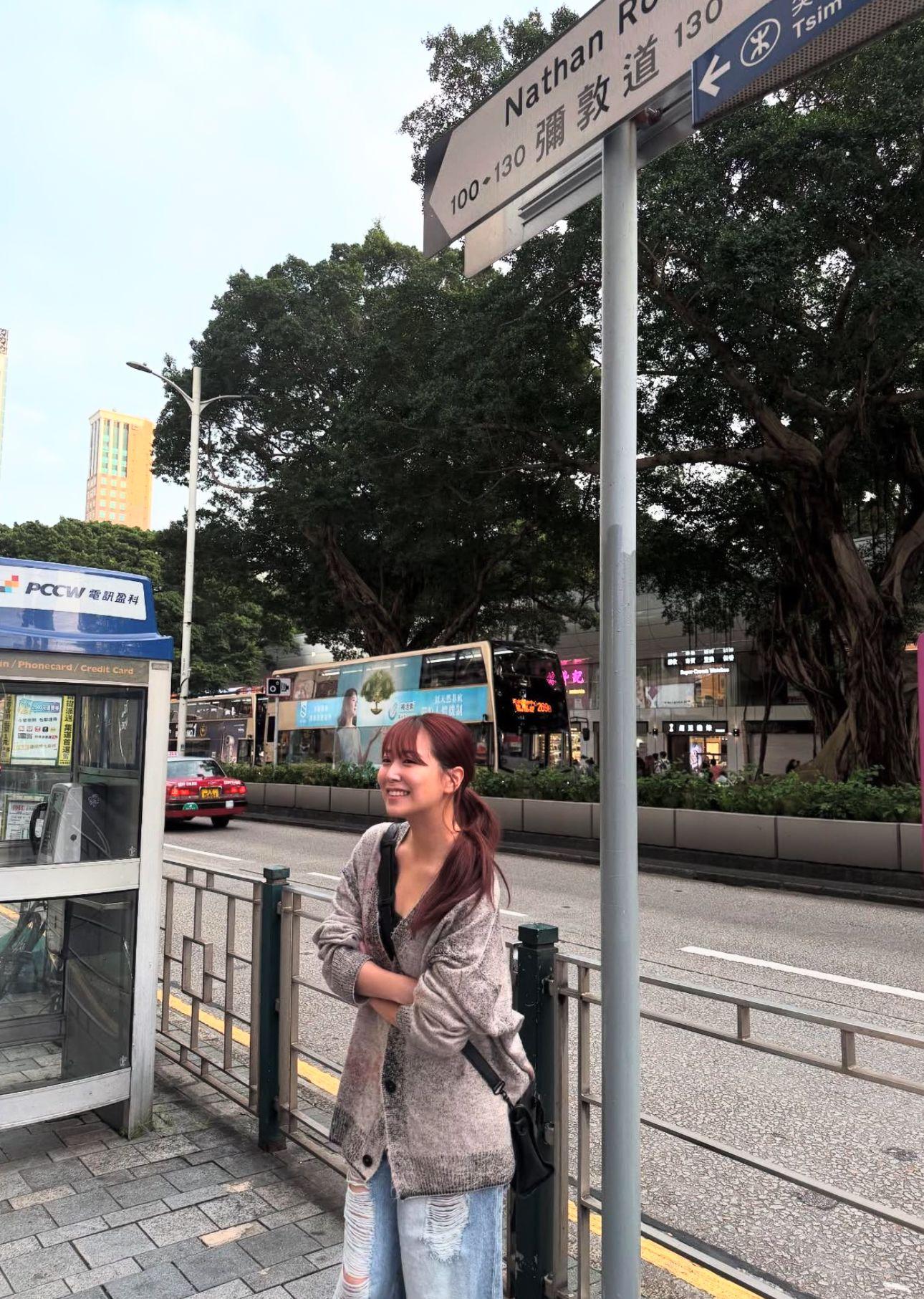 白間美瑠現身彌敦道打卡。