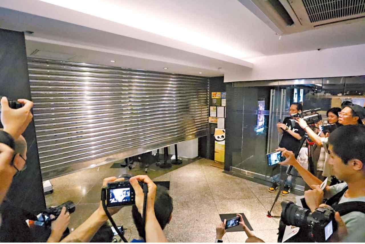 海運戲院大堂在最後一場電影放映後落閘。