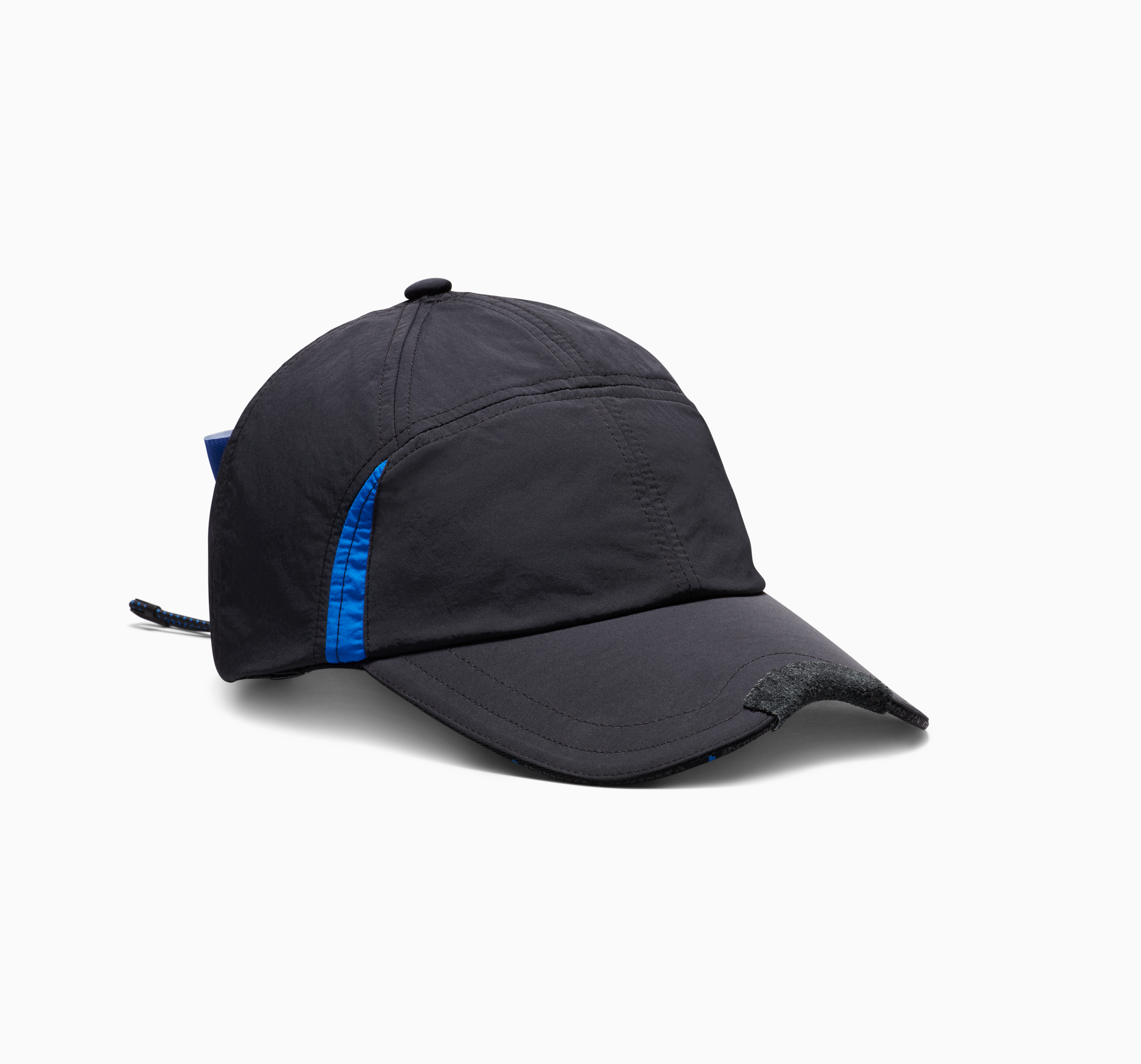 CONVERSE x ADERERROR Six Panel Hat $299,獨特的拼接設計,配有藍色點綴,後側帶有調節繩和組合止動器。