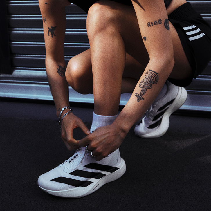 adidas今年初推出ADIZERO系列成員 EVO SL