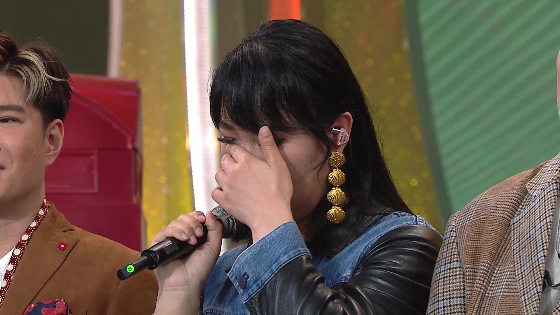 肥媽、海兒鼓勵安雅希繼續在樂台發展。