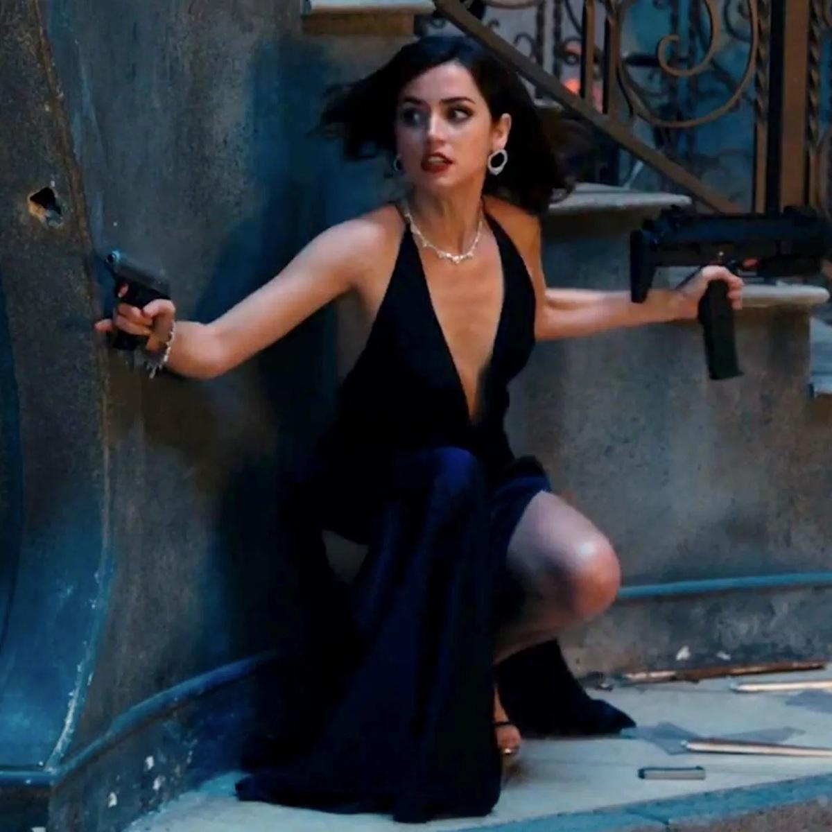 安娜在《007:生死有時》飾演特務。