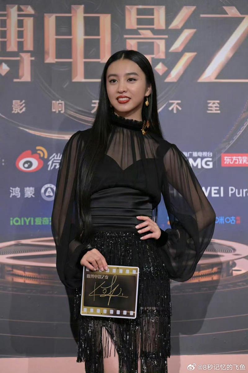 光希在微博之夜好風騷。