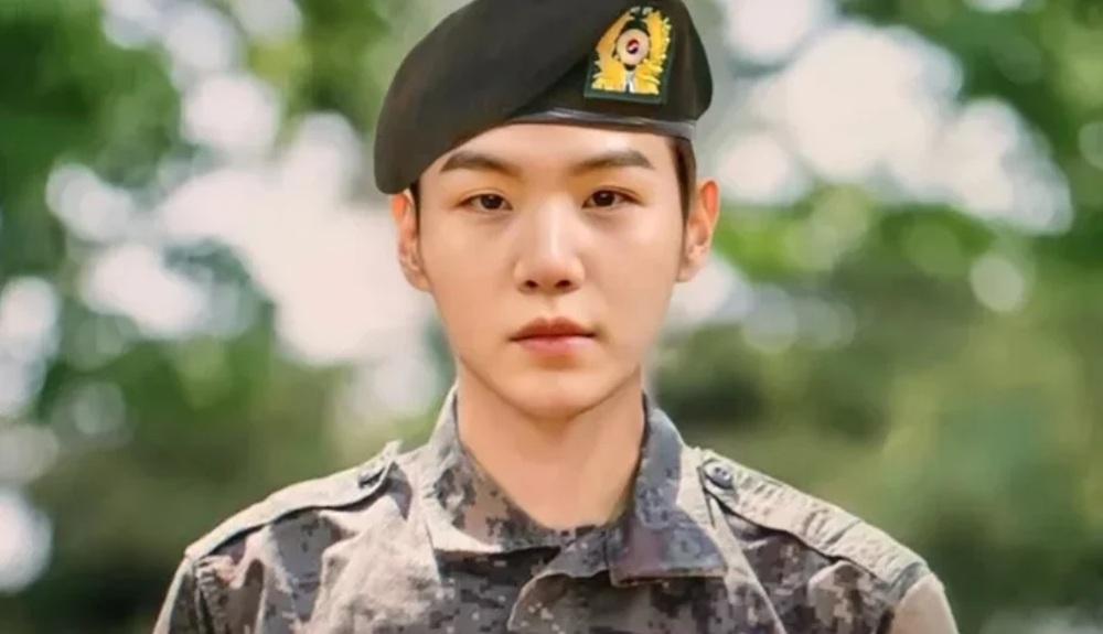 SUGA屬BTS最後一位退伍成員。