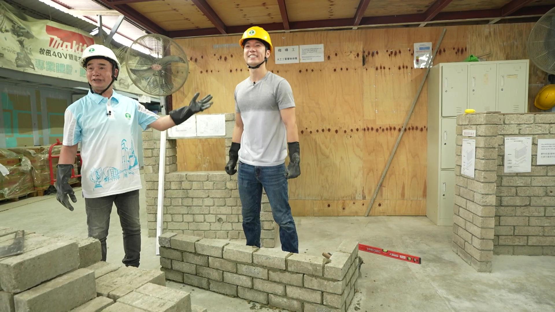 師傅稱吳偉豪「泥水界明日之星」。