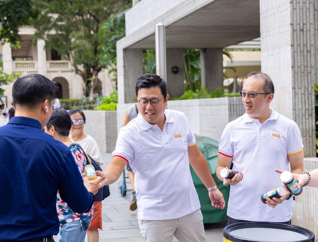 香港建造商會的飲品及飯糰派對,鼓勵港人在努力工作同時,不忘走出戶外鬆一鬆。