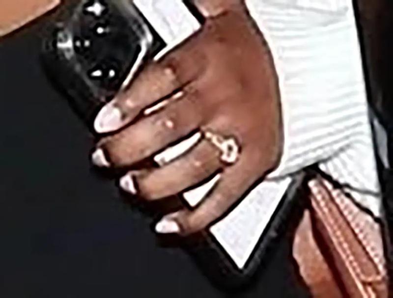 鑽戒有點「份量」。