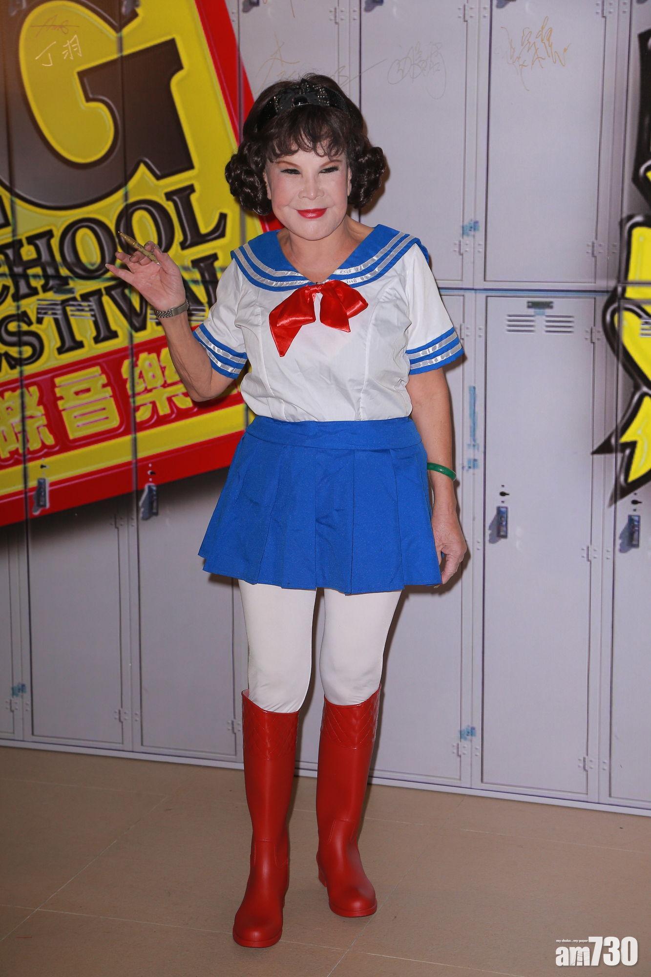 另外有報道指夏蕙姨現時住在160呎過渡屋,她目前過着基層人士的生活。