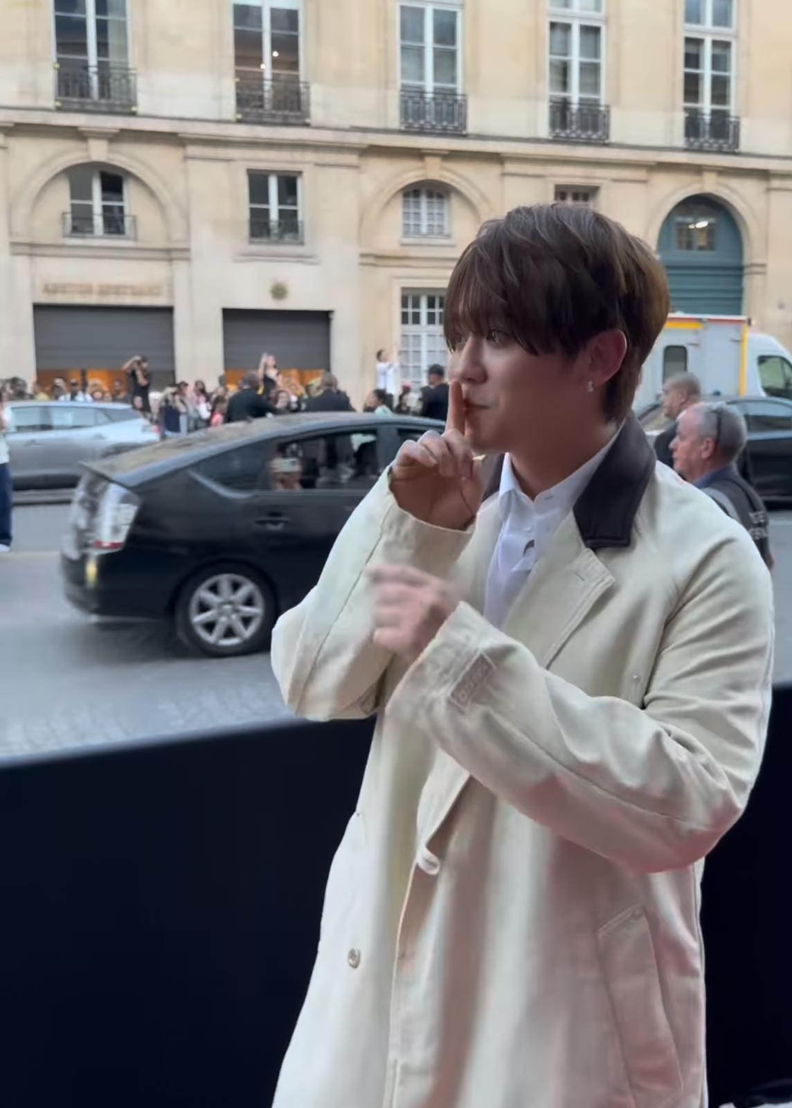 姜濤示意叫姜糖細聲啲。