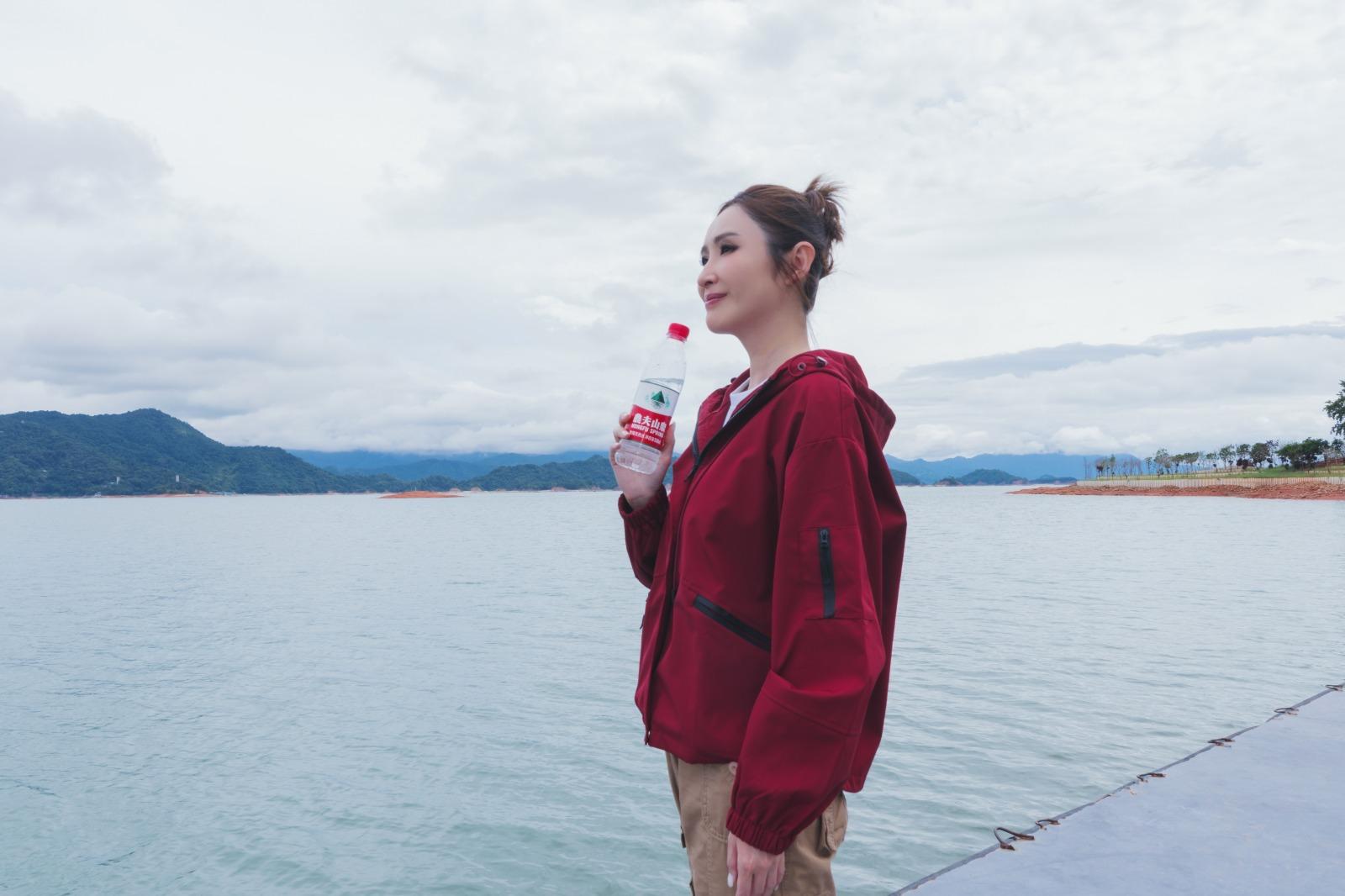 陳貝兒稱,天然泉水陪她走過大小旅途。