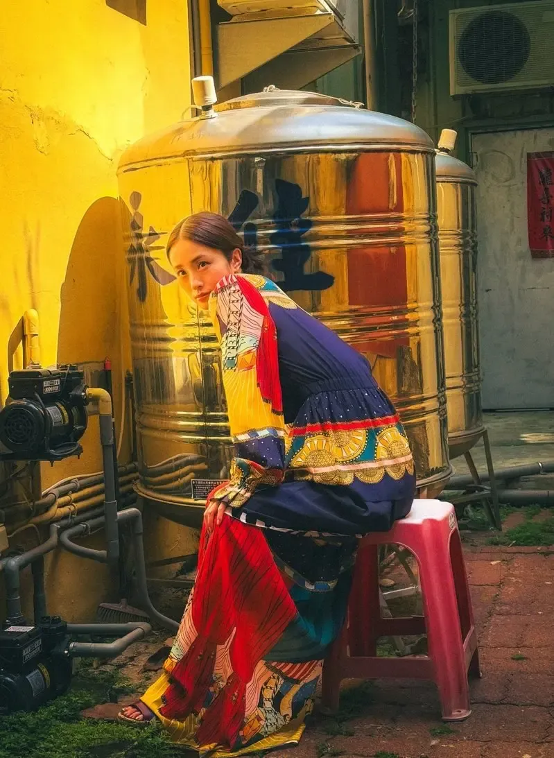 上戶彩下月10日將推出相隔15年的全新寫真集《Midday Reverie》。