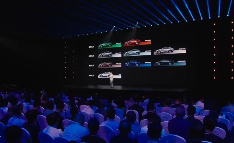 小米YU7有4大色系,9種顏色,包括跑車色系寶石綠等。(小米發布會截圖)