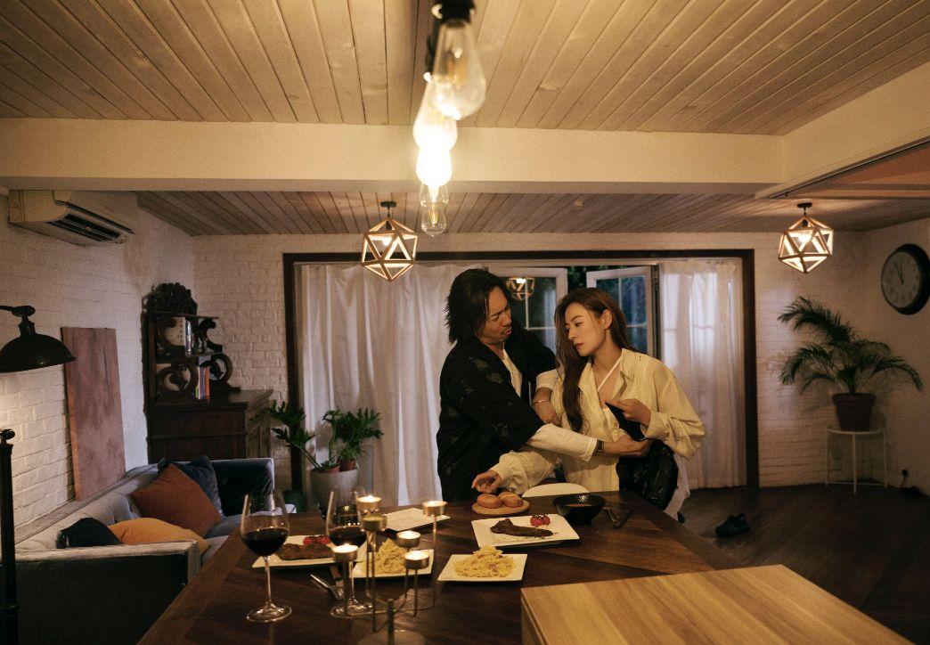 《流著淚寫句號》MV。