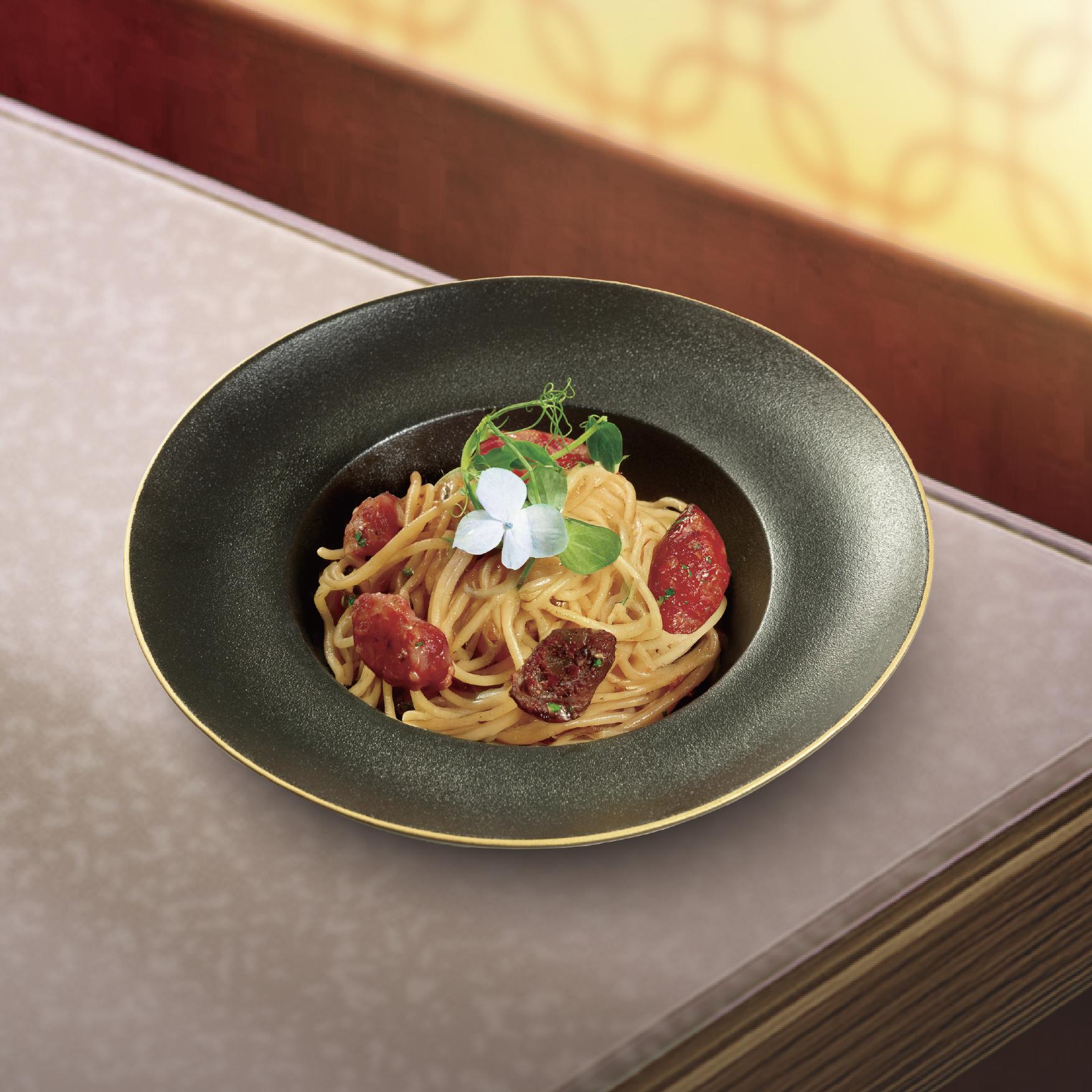 SENSU回味價$68臘味孖兄弟(蒜片臘味炒意粉)