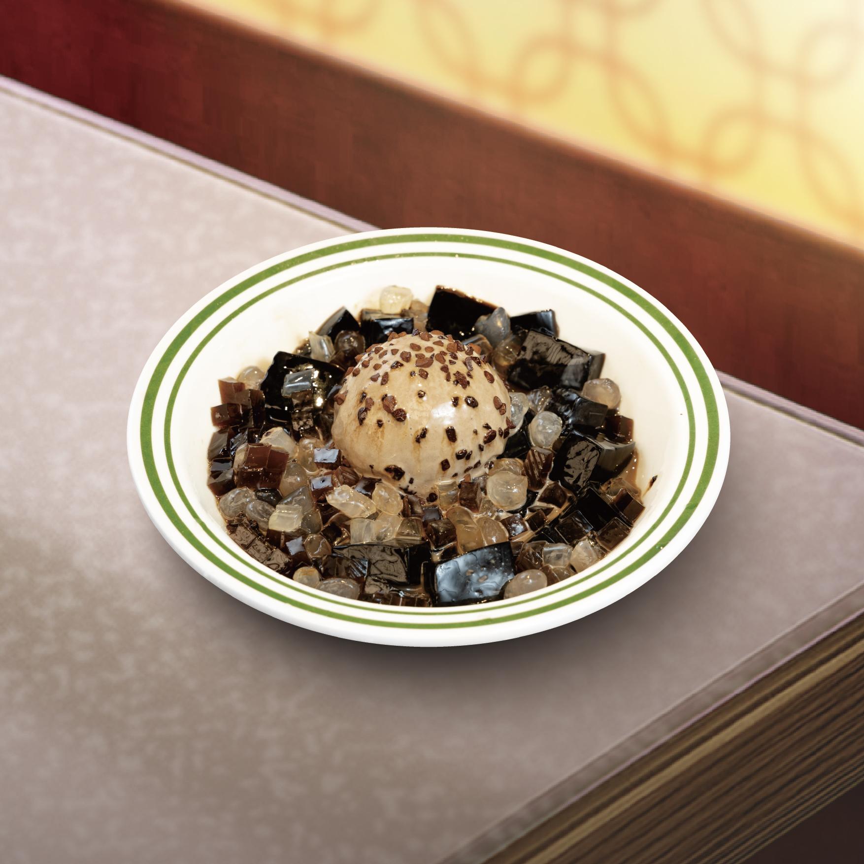 祥仔回味價$18「鴛鴦涼粉」,由四季涼粉、奶茶雪糕、咖啡啫喱組成。