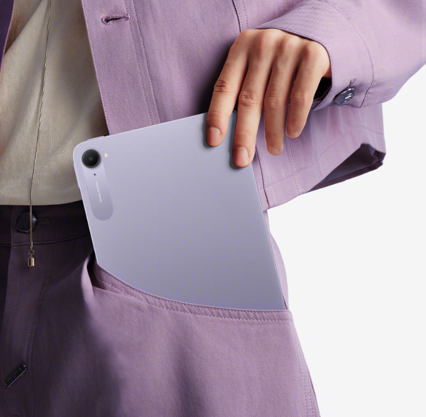 盧偉冰特別強調,Redmi K Pad的8.8英吋機身較12.1英吋的Pro版更便攜,單手握持體驗優化明顯。