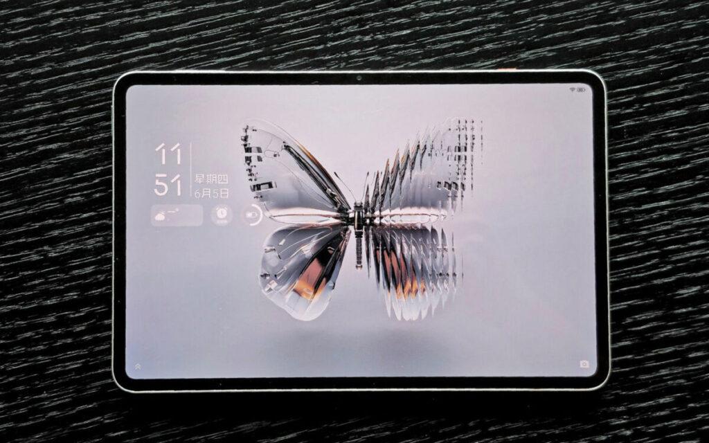 其中紅魔電競平板3 Pro 配備的 9 吋(9.06 吋)OLED 螢幕,官方率先披露其擁有 4.9mm 四等等窄邊框、高達 90.1% 正面屏佔比領先競品。