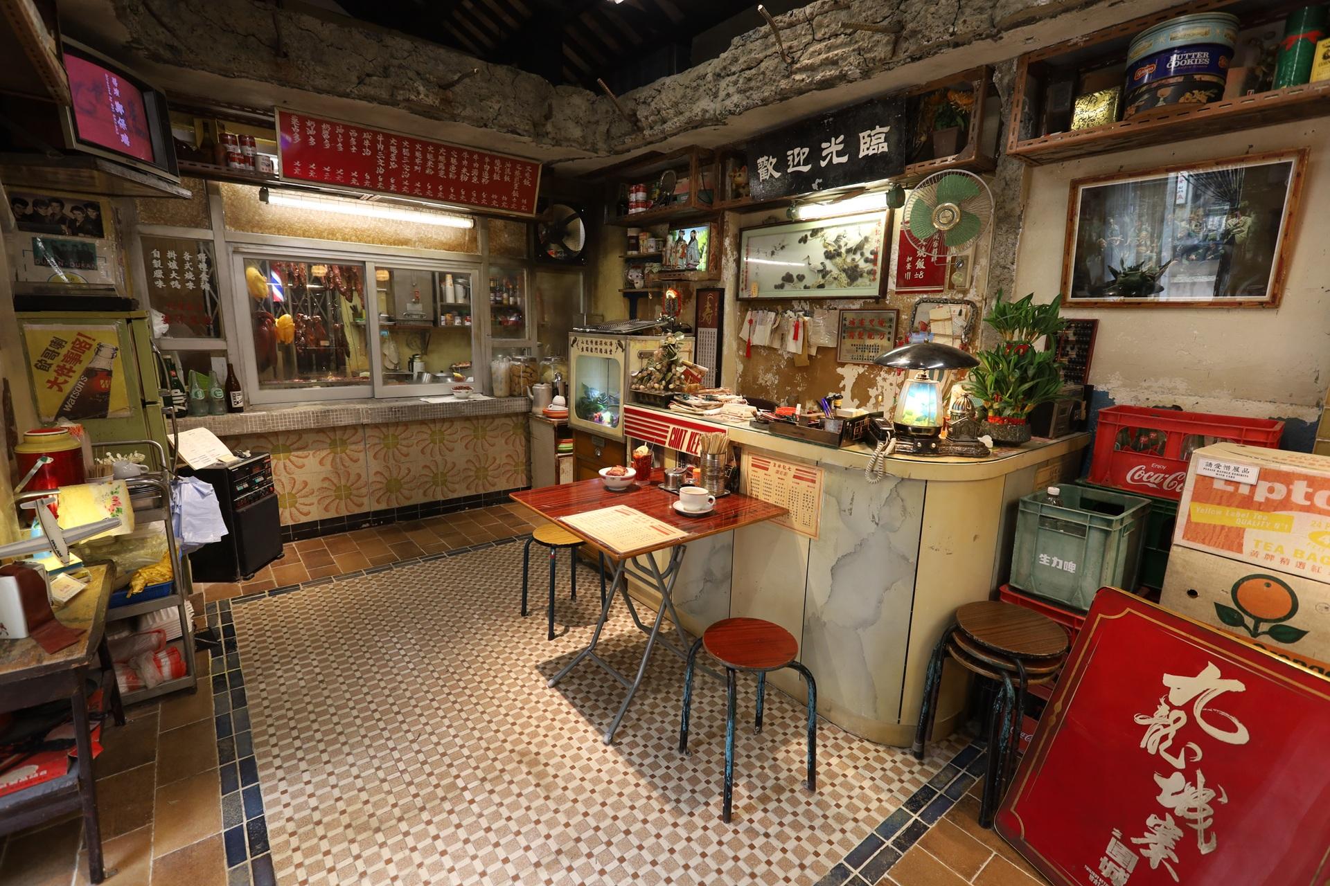 主角陈洛军吃叉烧饭的名场面,「七记冰室」大家不会不记得吧?