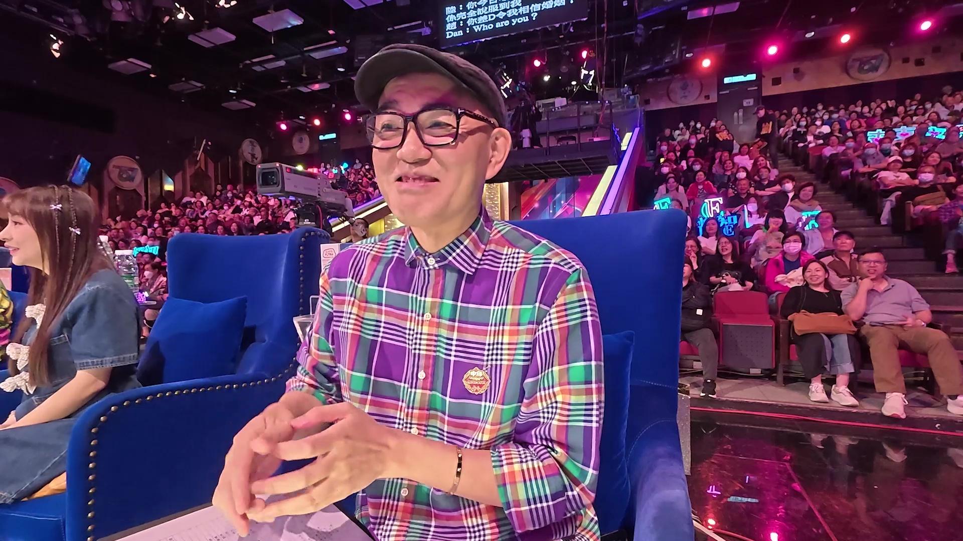 周國豐看變臉演出,看得非常開懷。