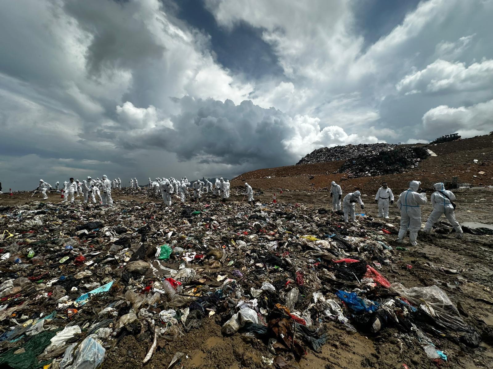 越南婦上周六(21日)起失蹤,疑犯曾多次棄置重物,警方繼續在堆積區搜證