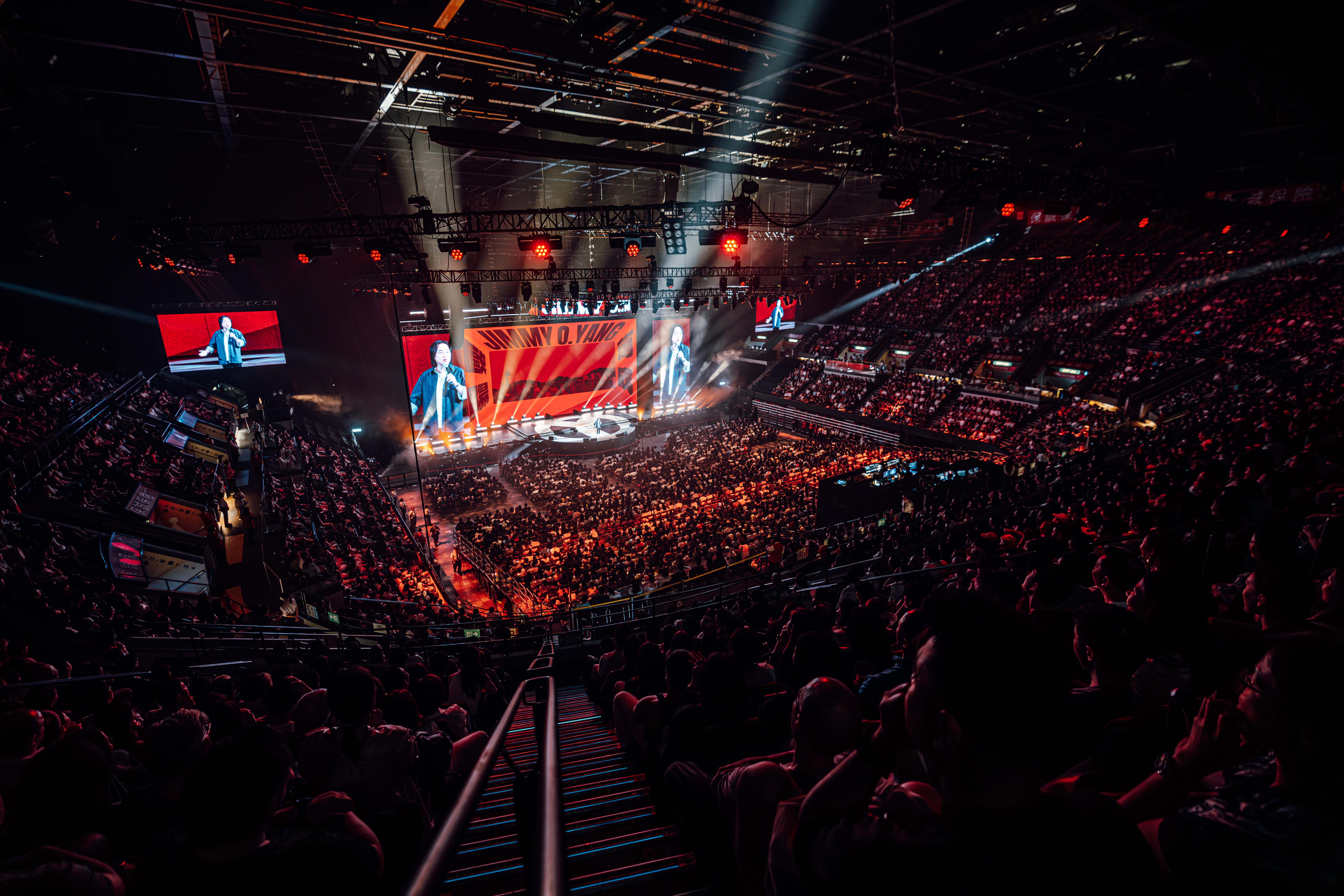 Jimmy O. Yang為五場紅館Show加入大量本土元素,使香港人睇得更加親切。