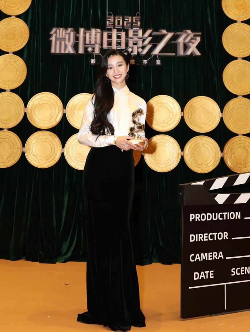 木村光希出席微博電影之夜 日網民鬧爆:同老竇一齊貪人民幣