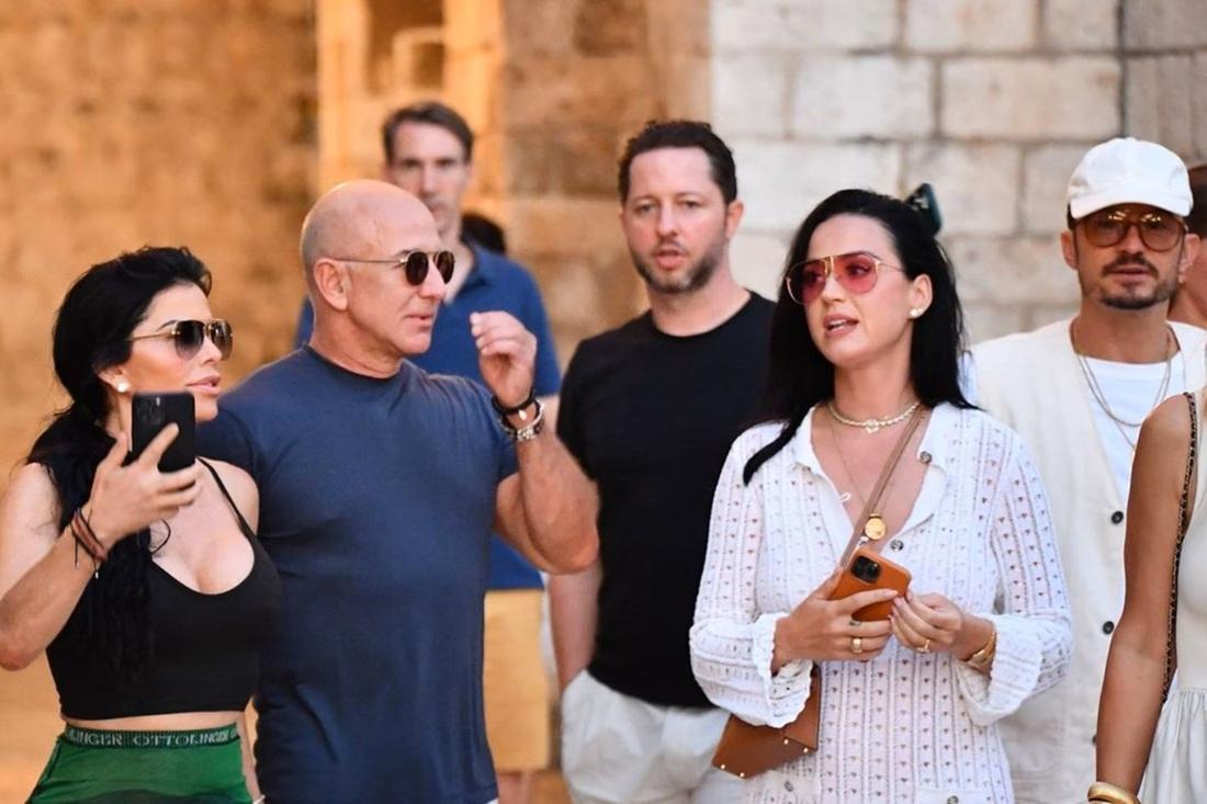 Katy與亞馬遜創辦人Jeff Bezos是好朋友。