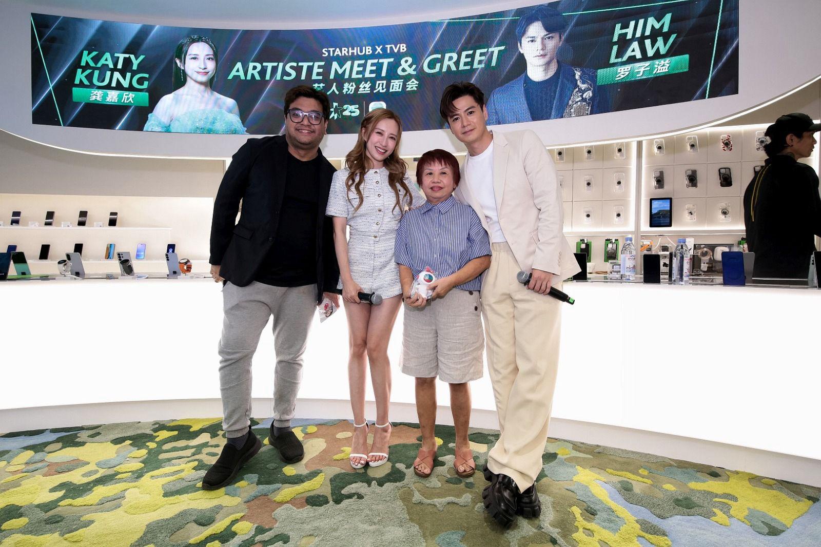 羅子溢 及龔嘉欣 一同出席StarHub Paragon的「星和 x TVB藝人粉絲見面會」。