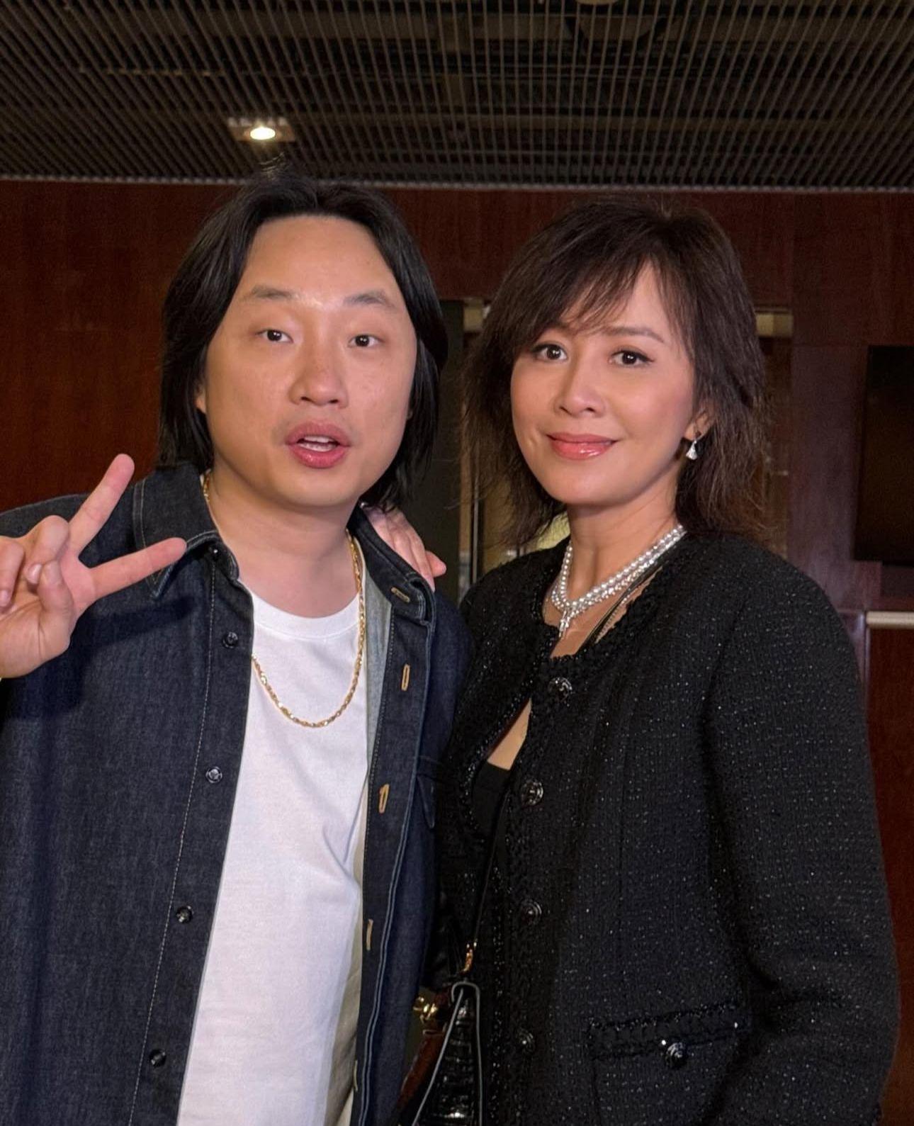 劉嘉玲亦跟荷李活人氣王Jimmy O. Yang合照。