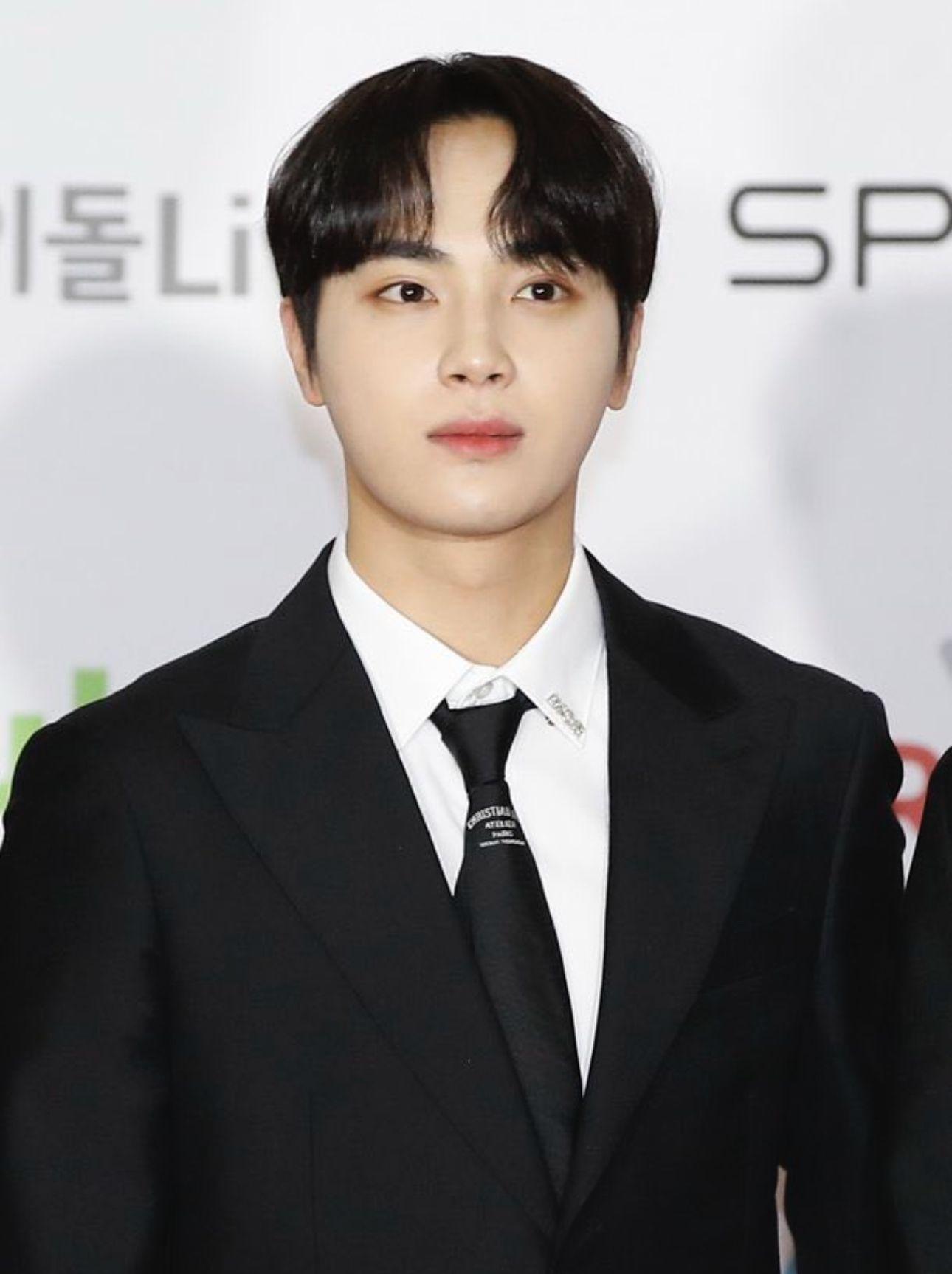 THE BOYZ所屬的One Hundred Label警告周鶴年若持續散播虛假言論,將依法律追究責任。