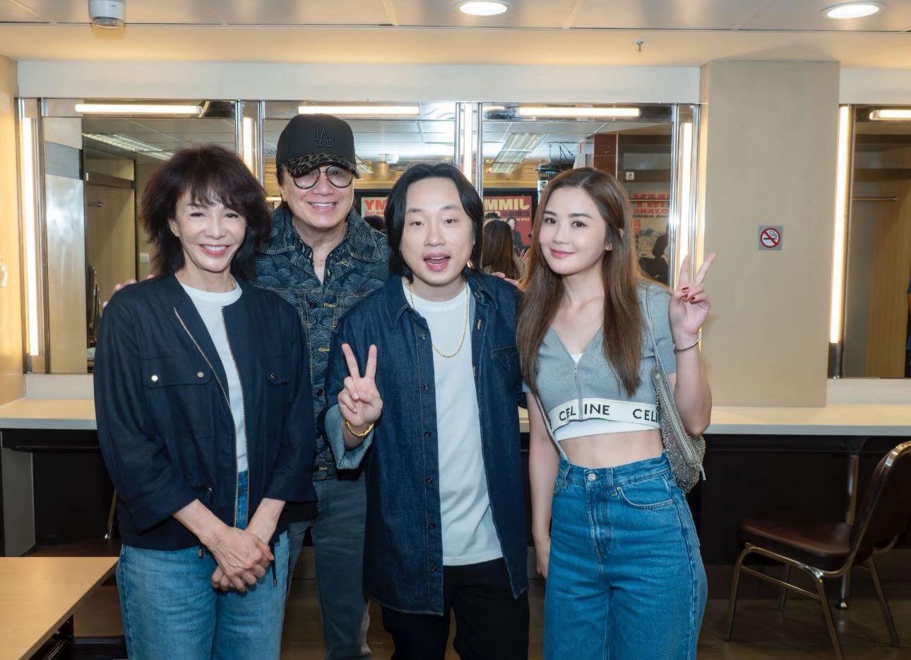 歐陽萬成衣錦還鄉,跟阿Sa、許冠傑、Do姐齊齊合照。