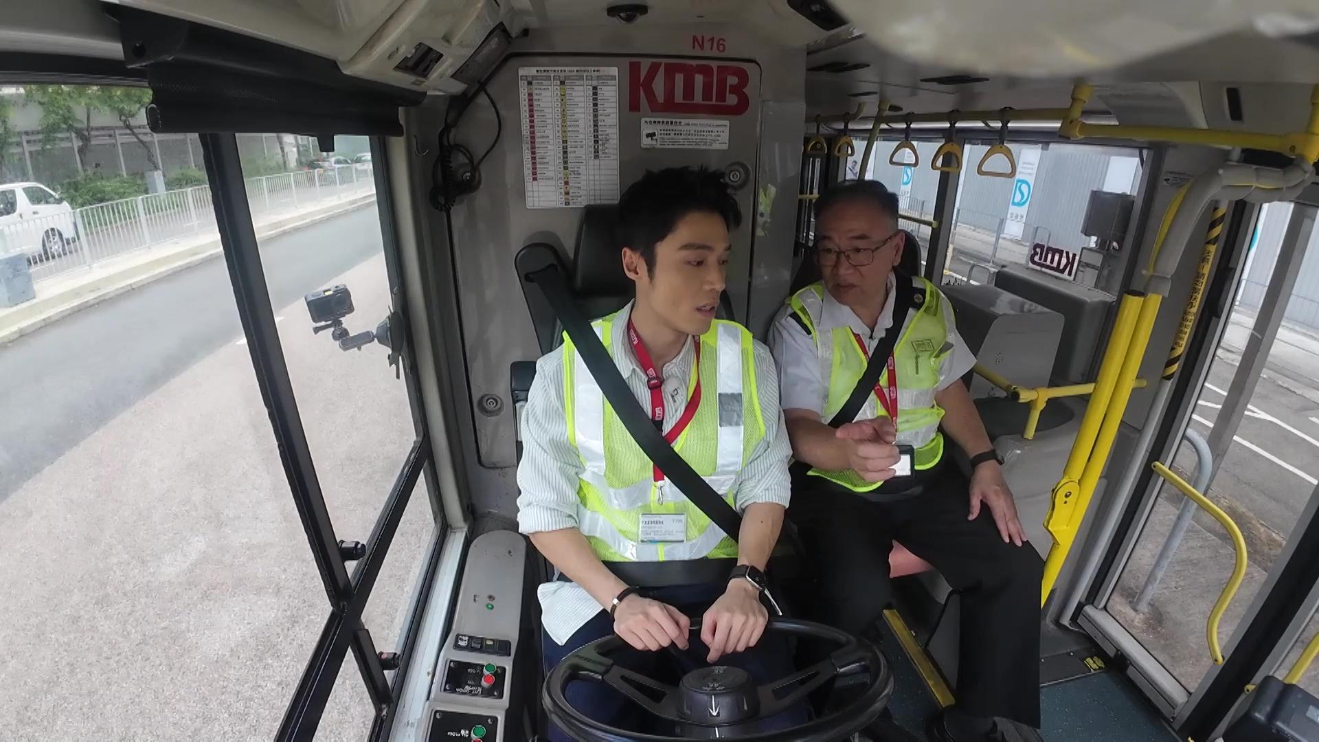 輝哥大讚丁丁:停車好用心,非常順!