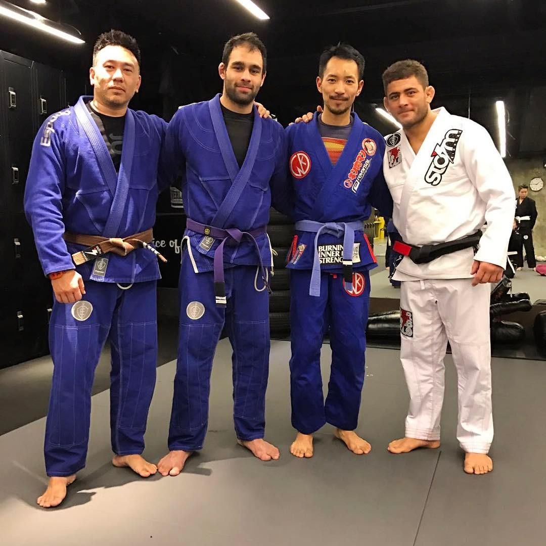 Matthew亦興趣多多,計有MMA、柔術及籃球等。