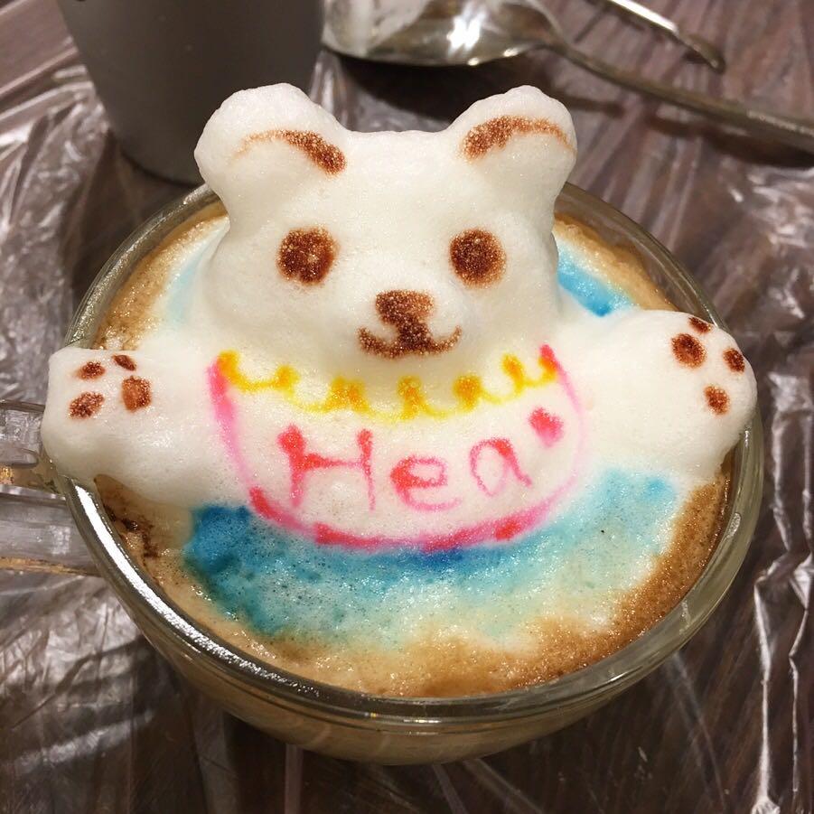 由於奶泡會化開,在飲品上畫公仔建議15分鐘內完成。